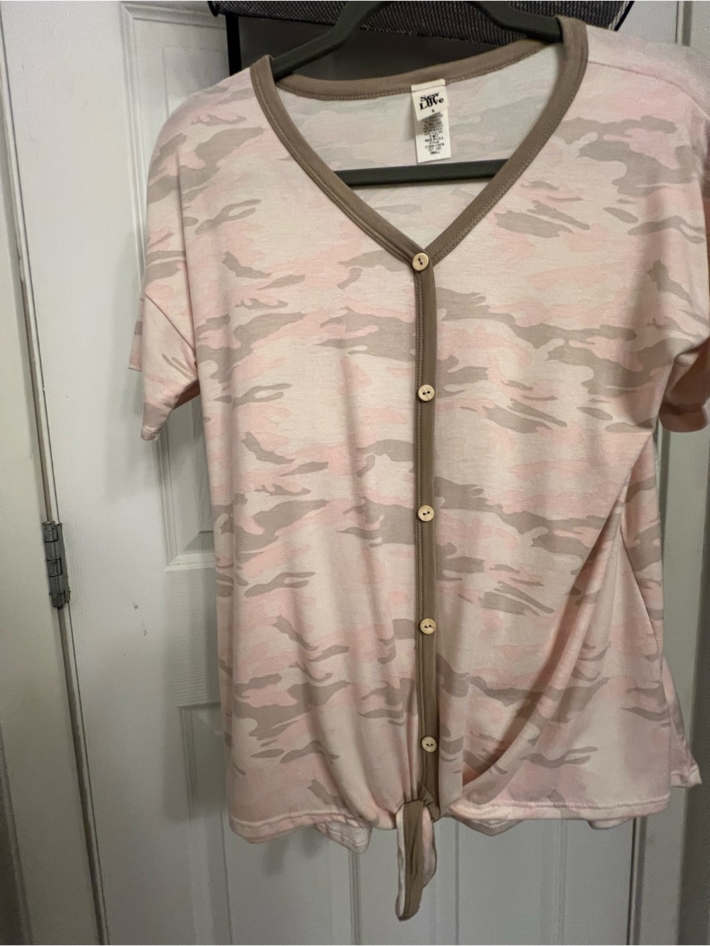 Pink Tied Up Camo Top (NWOT) 🍒 Light Pink Camo, Size Small